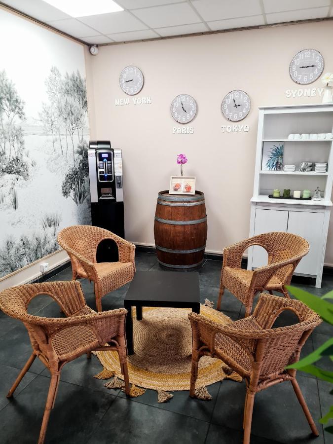 Auberge De Jeunesse Hi Bordeaux-Blanquefort - Ex Otellia Bagian luar foto