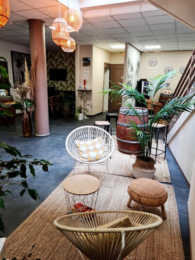 Auberge De Jeunesse Hi Bordeaux-Blanquefort - Ex Otellia Bagian luar foto