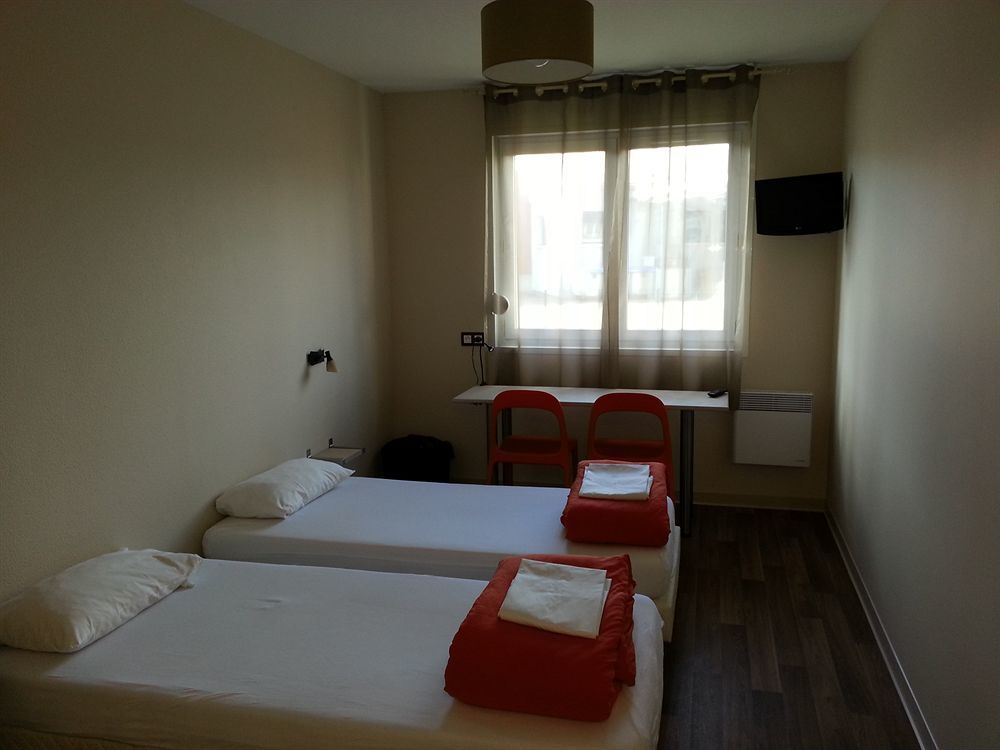 Auberge De Jeunesse Hi Bordeaux-Blanquefort - Ex Otellia Bagian luar foto
