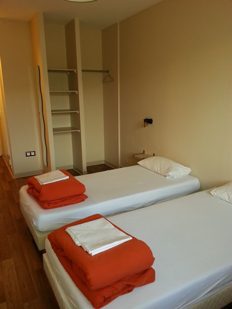 Auberge De Jeunesse Hi Bordeaux-Blanquefort - Ex Otellia Bagian luar foto