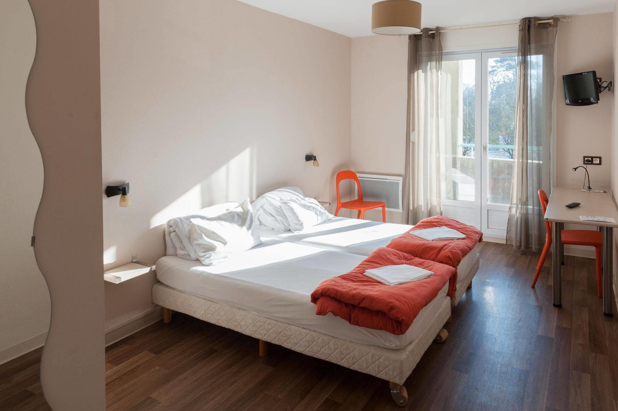 Auberge De Jeunesse Hi Bordeaux-Blanquefort - Ex Otellia Bagian luar foto