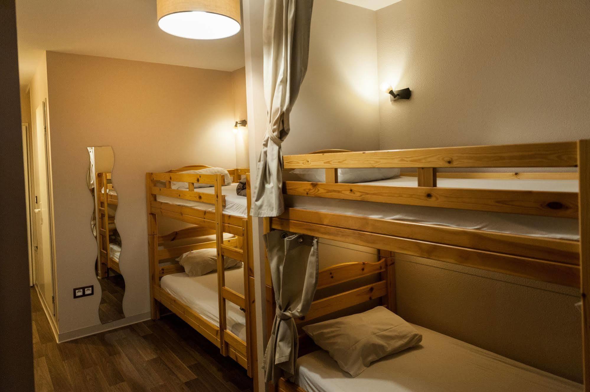 Auberge De Jeunesse Hi Bordeaux-Blanquefort - Ex Otellia Bagian luar foto